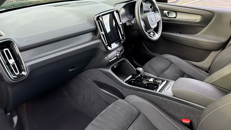 Volvo XC40 2.0 B3P Plus Dark 5dr Auto Petrol Estate